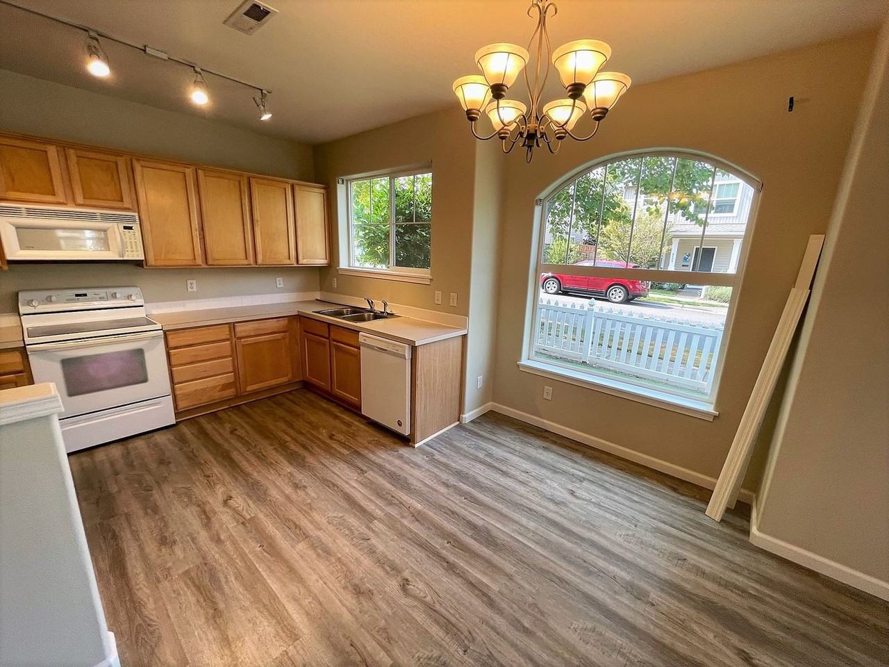 6220 Sw 182nd Ter - Photo 4 of 15