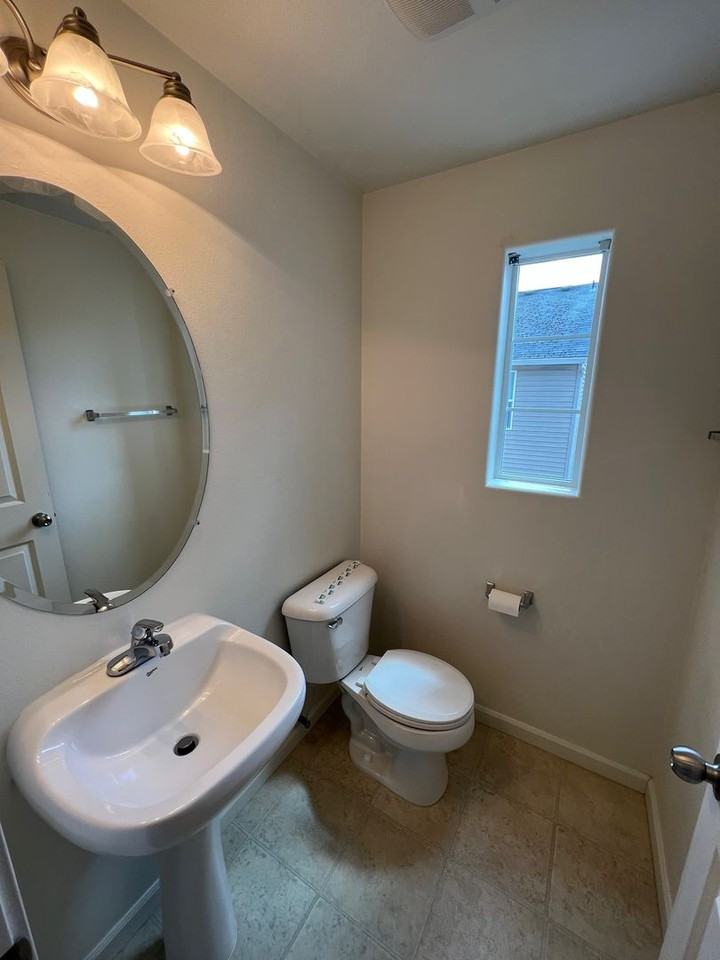 10250 Ne Snoqualmie St - Photo 7 of 17