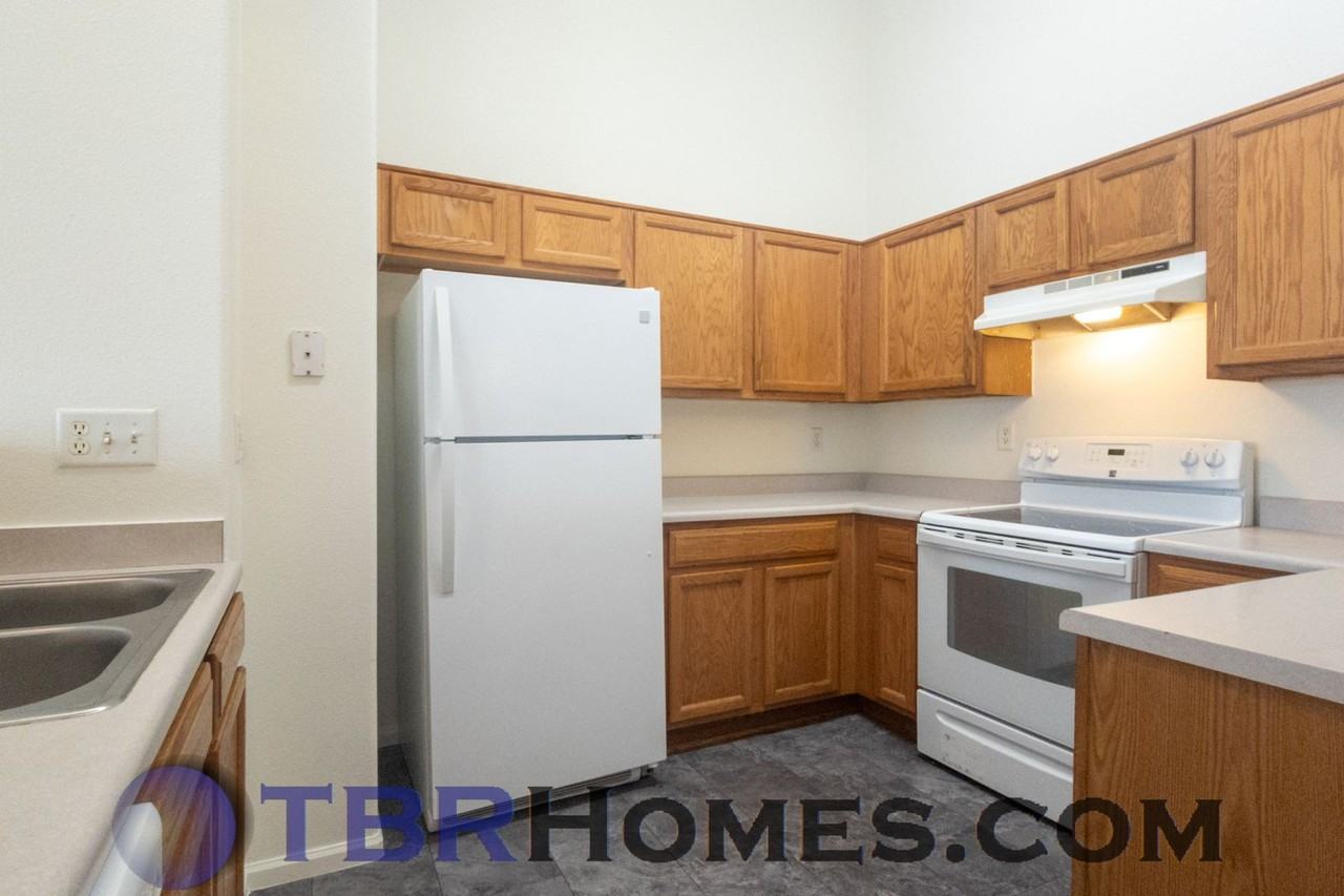 1441 S Danube Way - Photo 3 of 19
