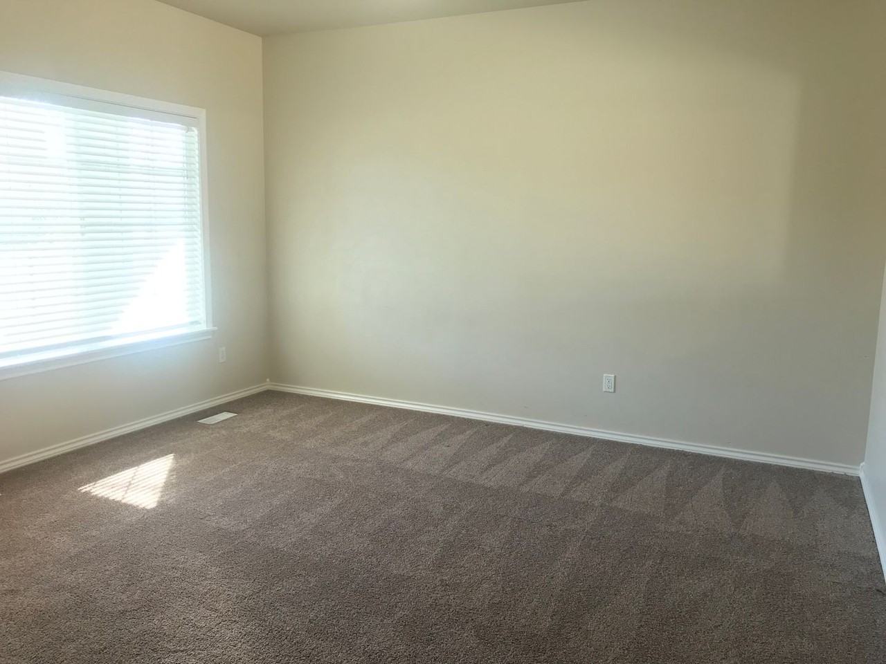 3769 N Frandon Ave - Photo 4 of 27