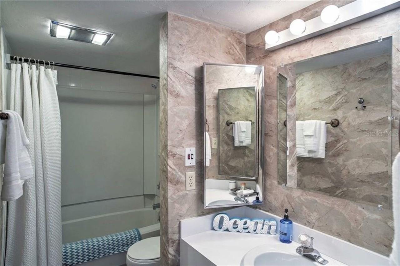 4176 Abbey Ct - Photo 3 of 5