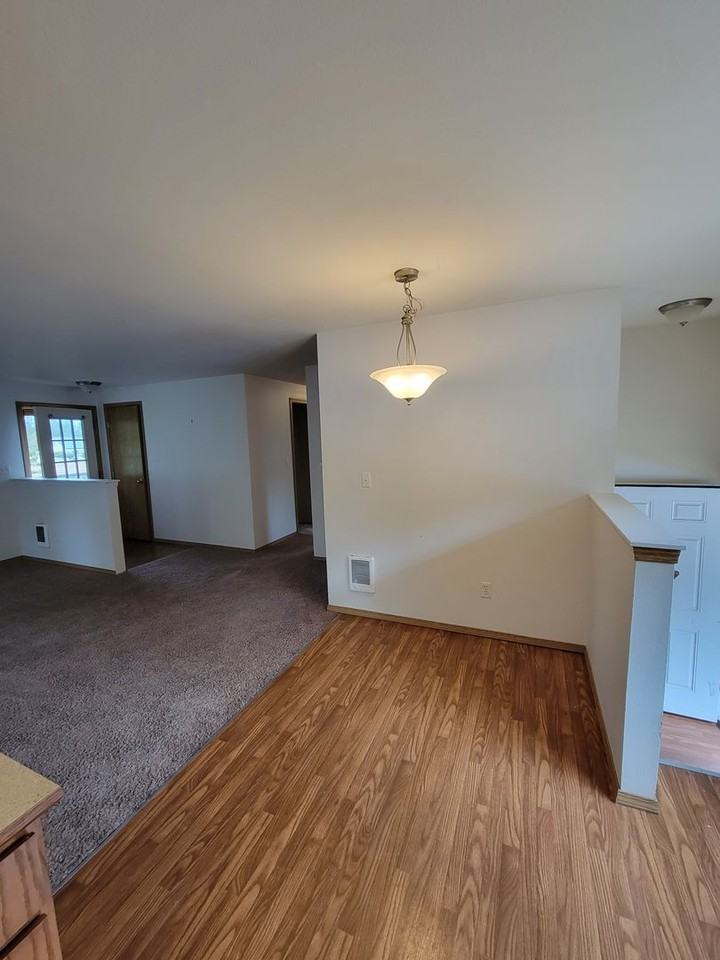 22723 Meridian Ave E - Photo 2 of 25