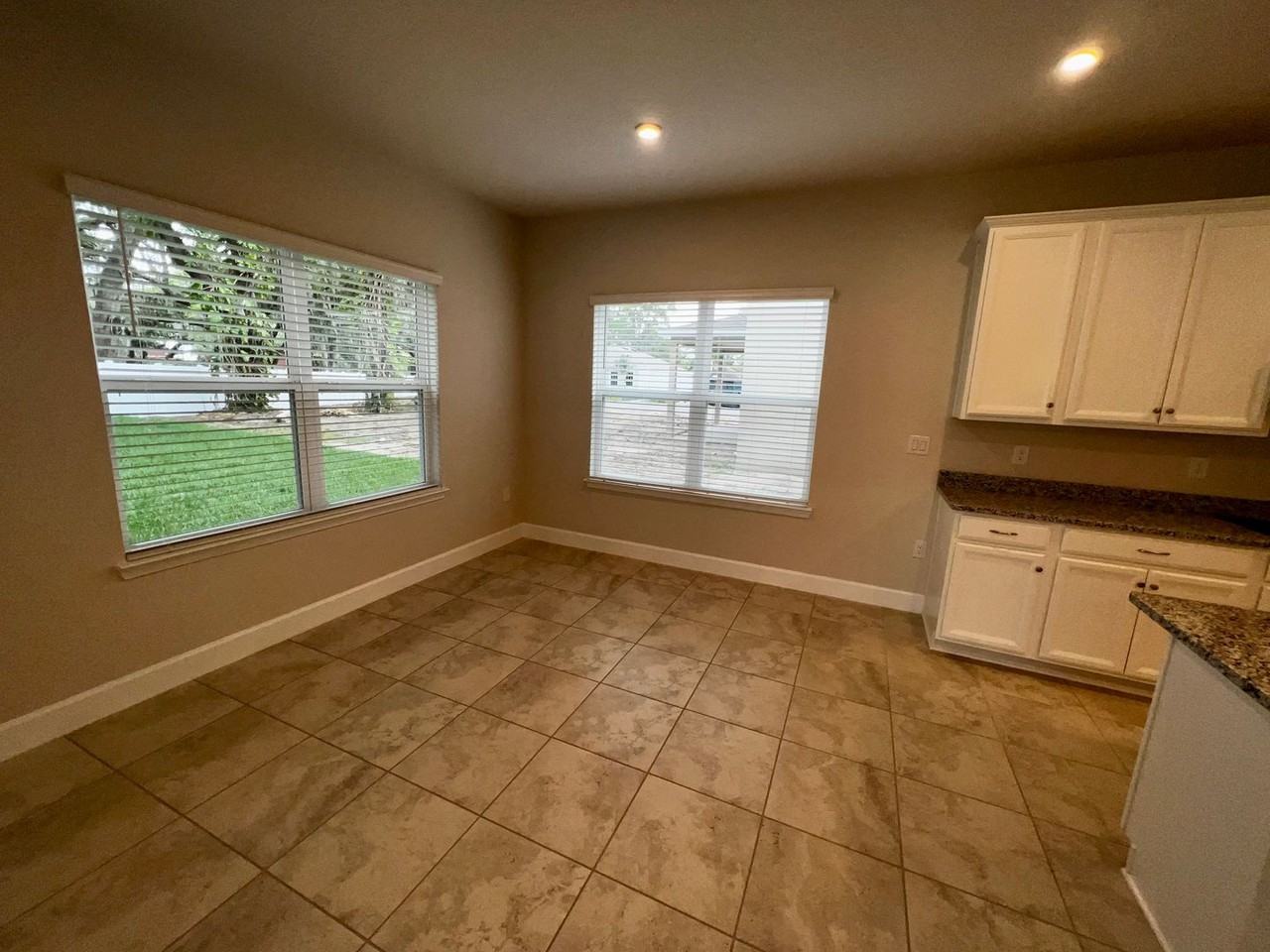 3125 St Charles Pl - Photo 4 of 34