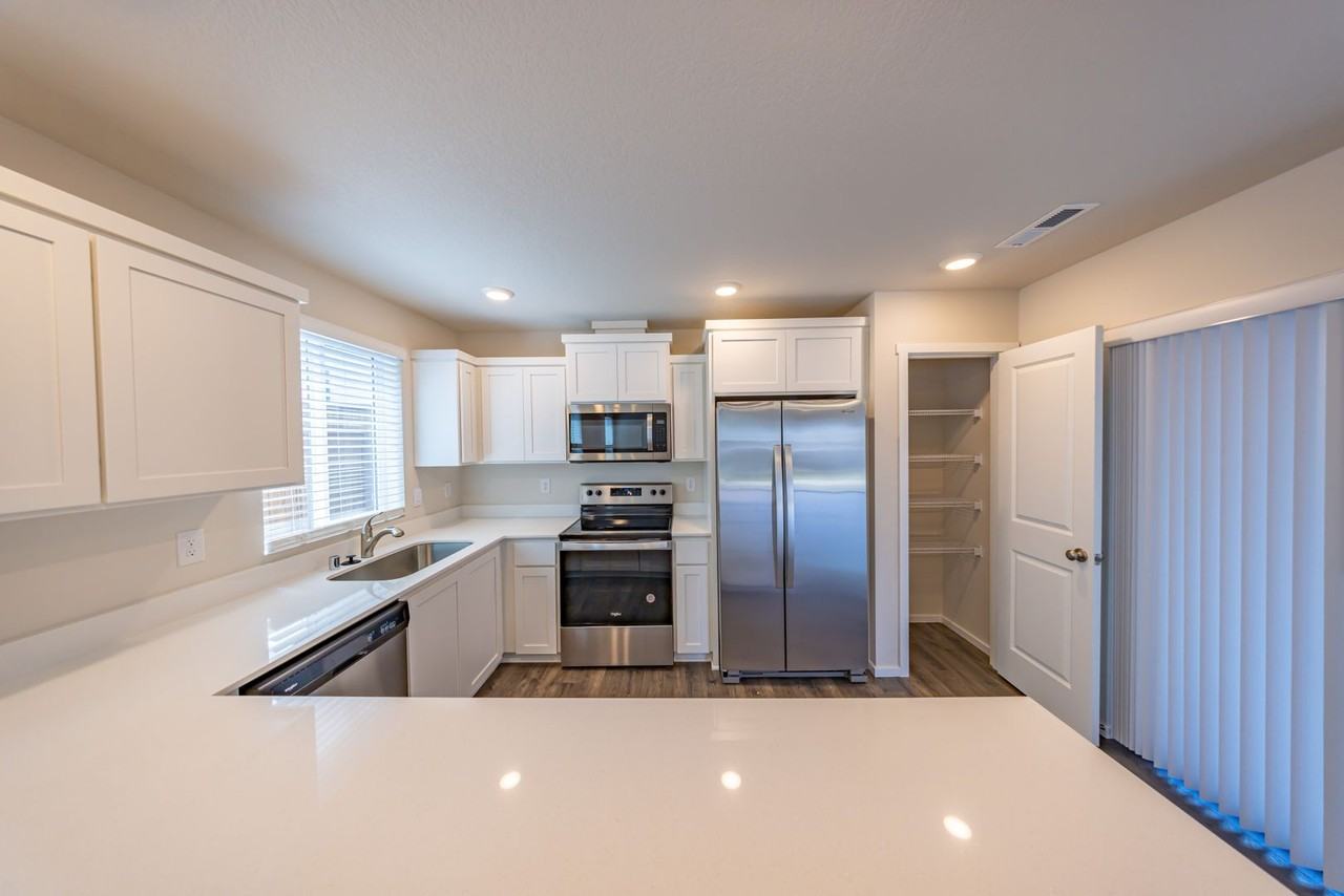 17416 Nw 10th Ave - Photo 5 of 20