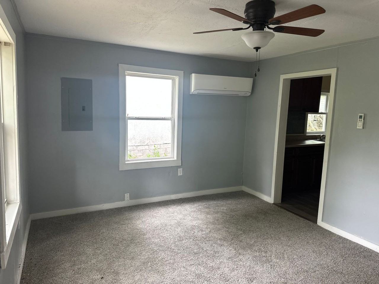 249 Washington Ct - Photo 2 of 14