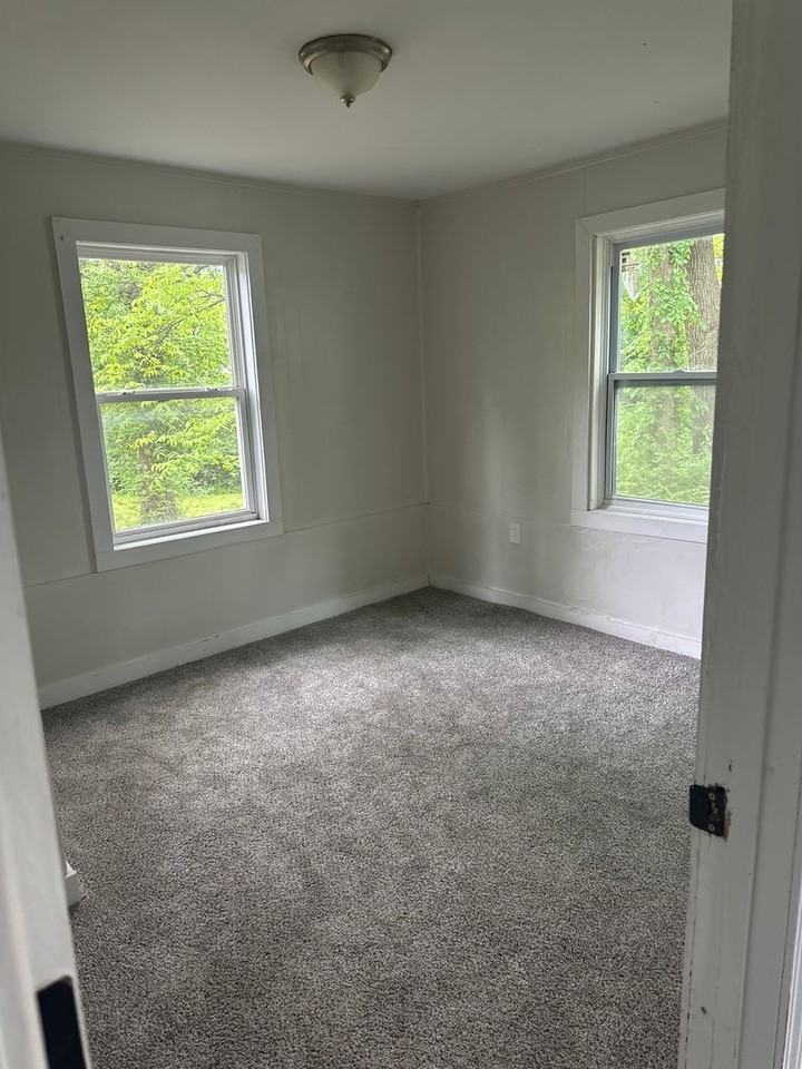 249 Washington Ct - Photo 3 of 14