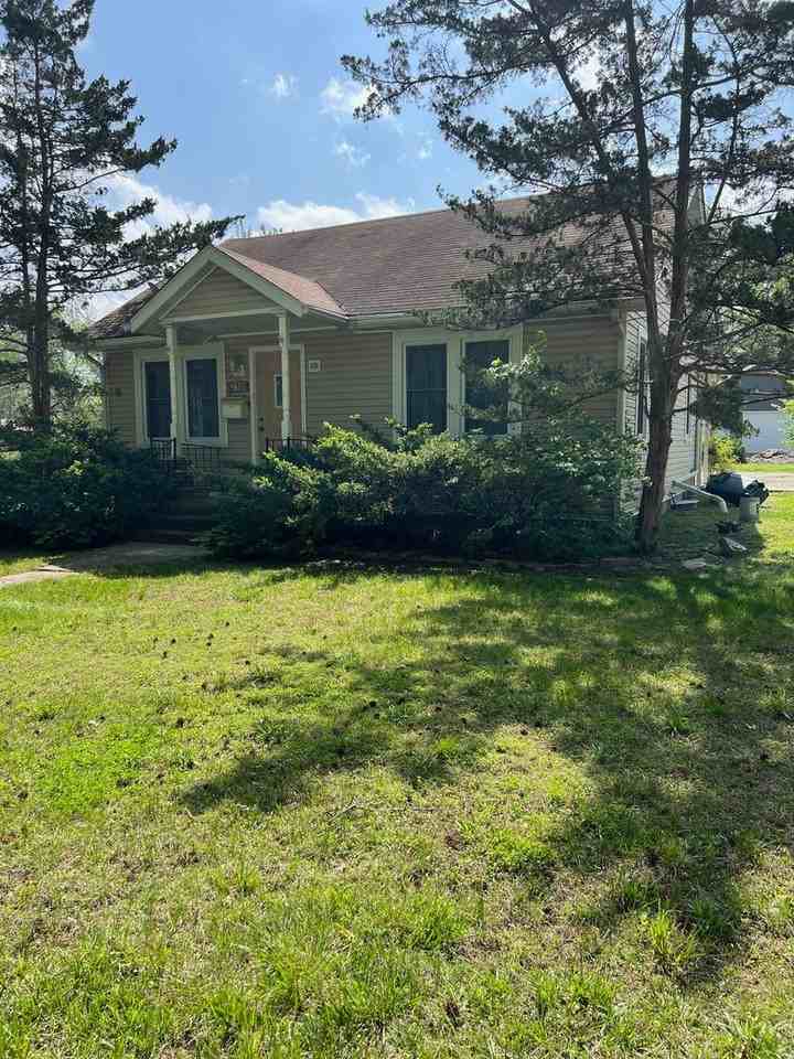 320 Aida St - Photo 2 of 14