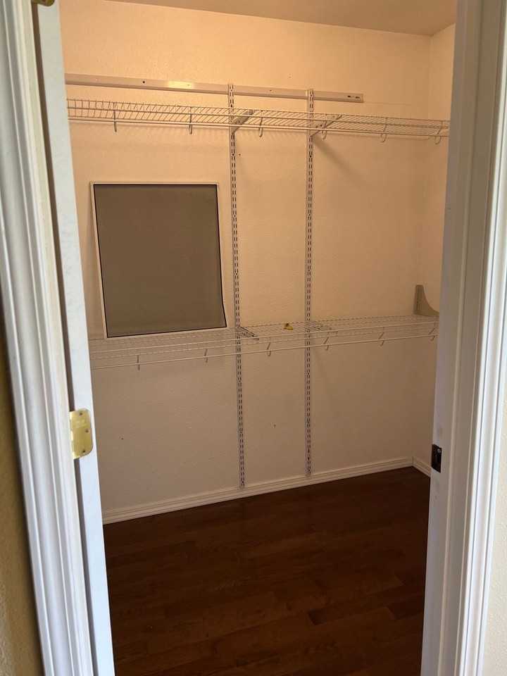 320 Aida St - Photo 3 of 14