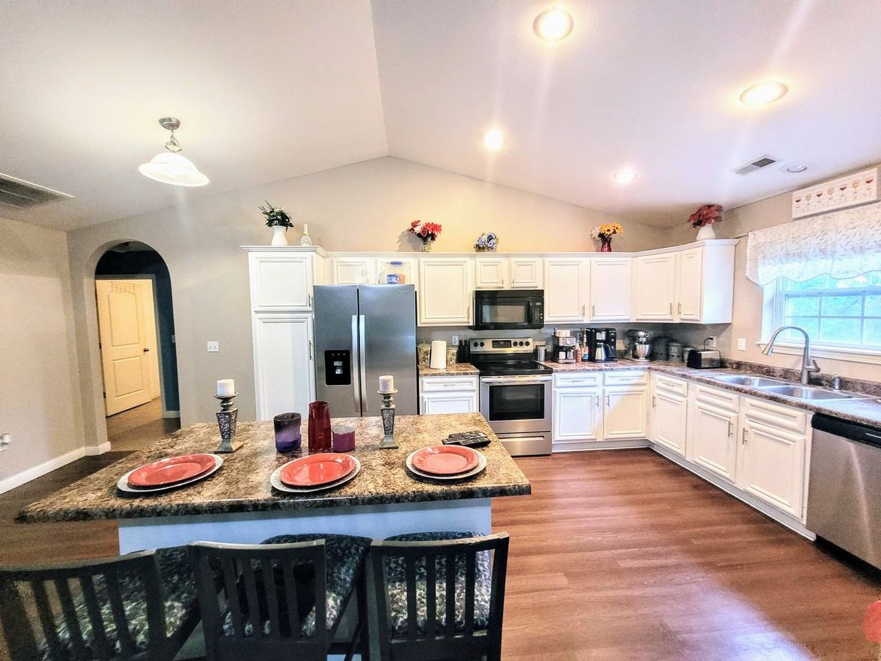109 Pioneer Ct - Photo 3 of 14