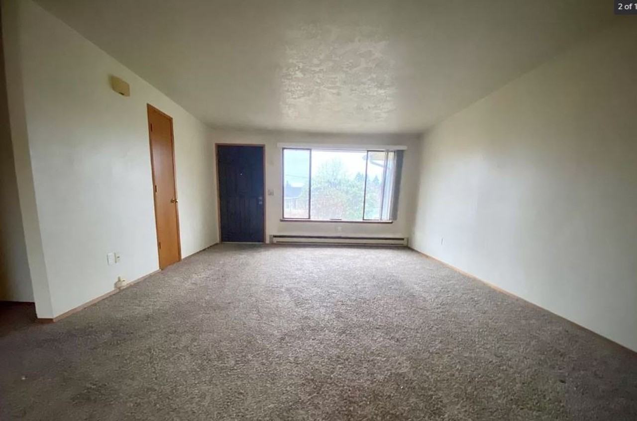 1107-1109 Thomas Duplex - Tidemark - Photo 2 of 9