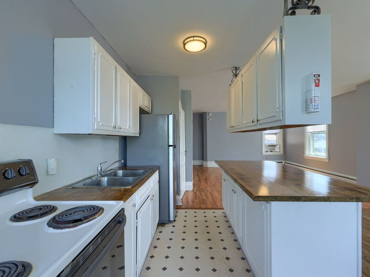 1213 N 2nd St - Photo 4 of 18