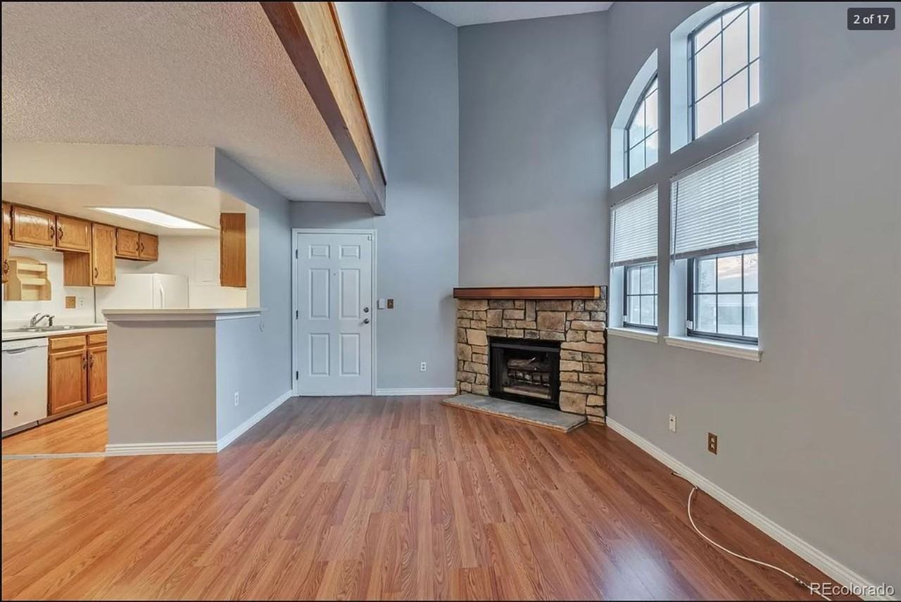 942 S Walden St - Photo 2 of 17