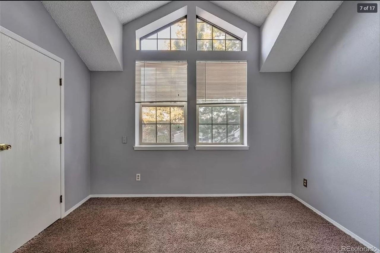 942 S Walden St - Photo 7 of 17