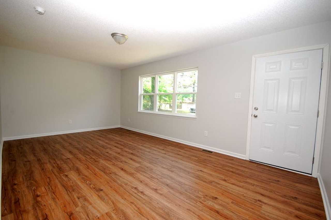 1283 Rosewood Rd - Photo 2 of 10