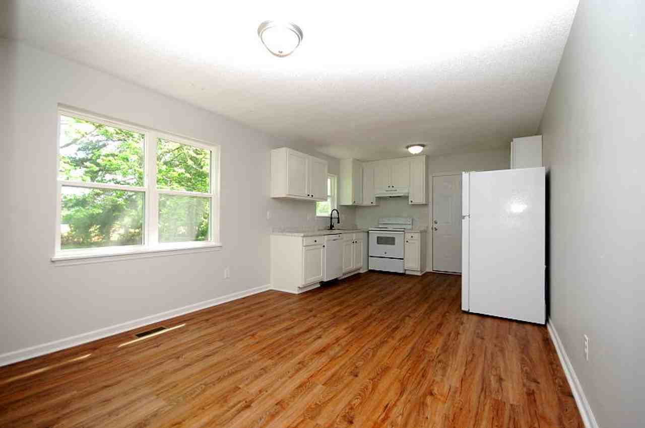 1283 Rosewood Rd - Photo 3 of 10