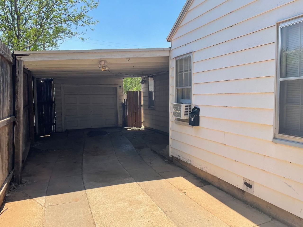 ZB 2411 22nd Street - Photo 2 of 11