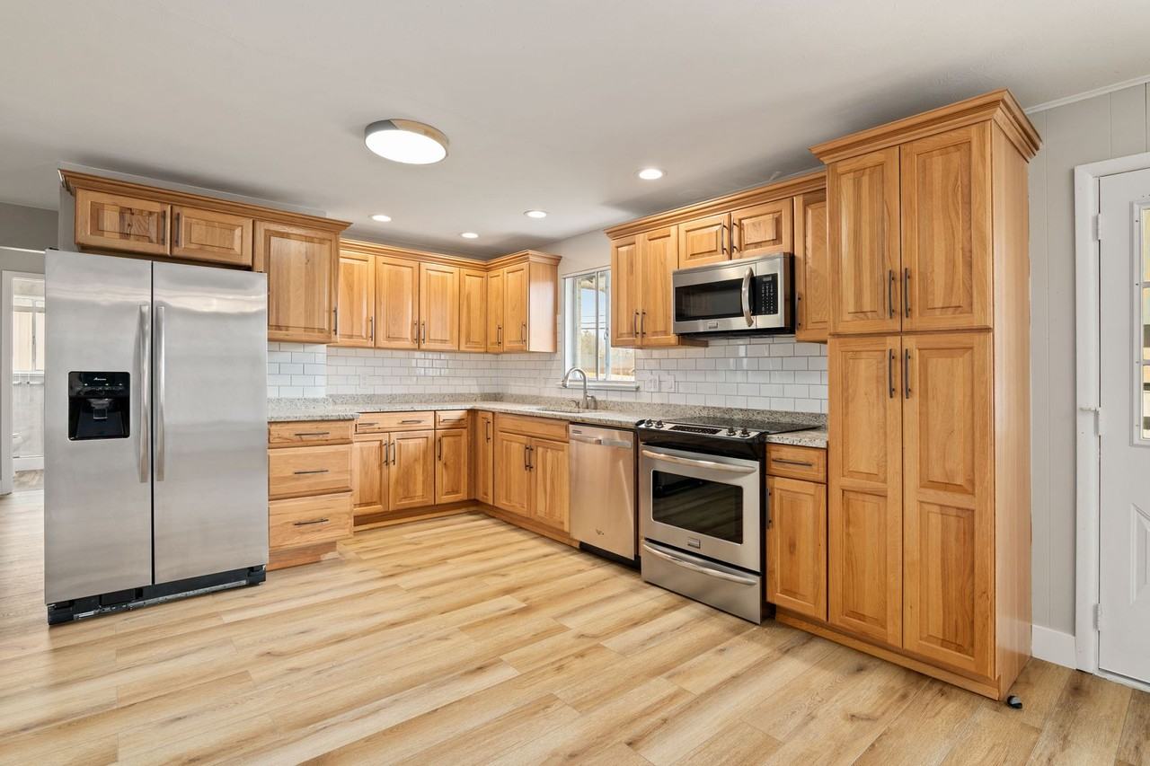 6010 Garrison St - Photo 6 of 45