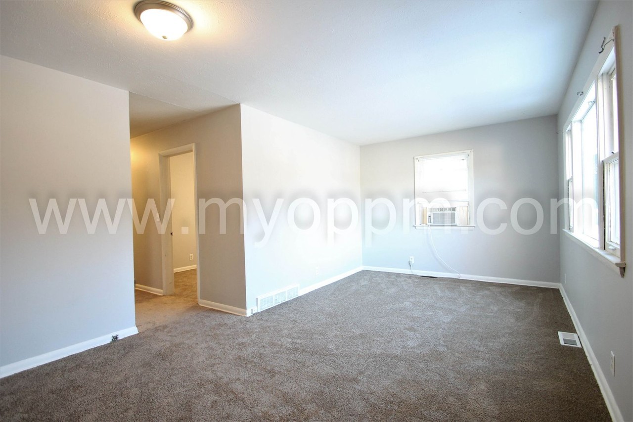 3537 N 37th St - Photo 4 of 12