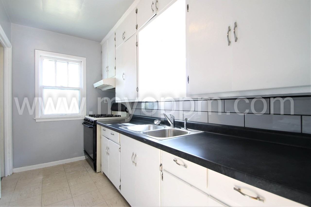 4501 S 38th St - Photo 3 of 15