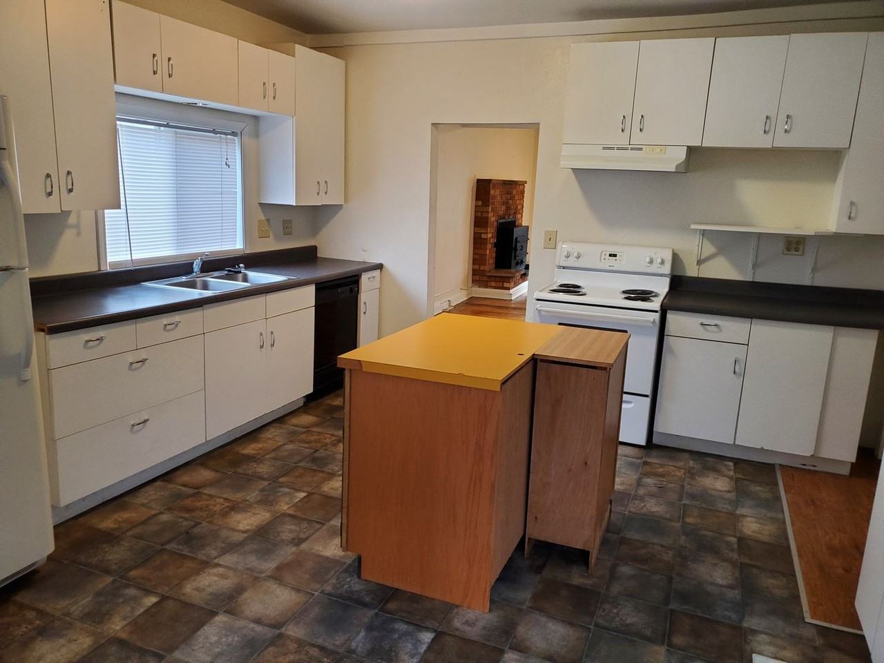 2904 N Ash St - Photo 3 of 13