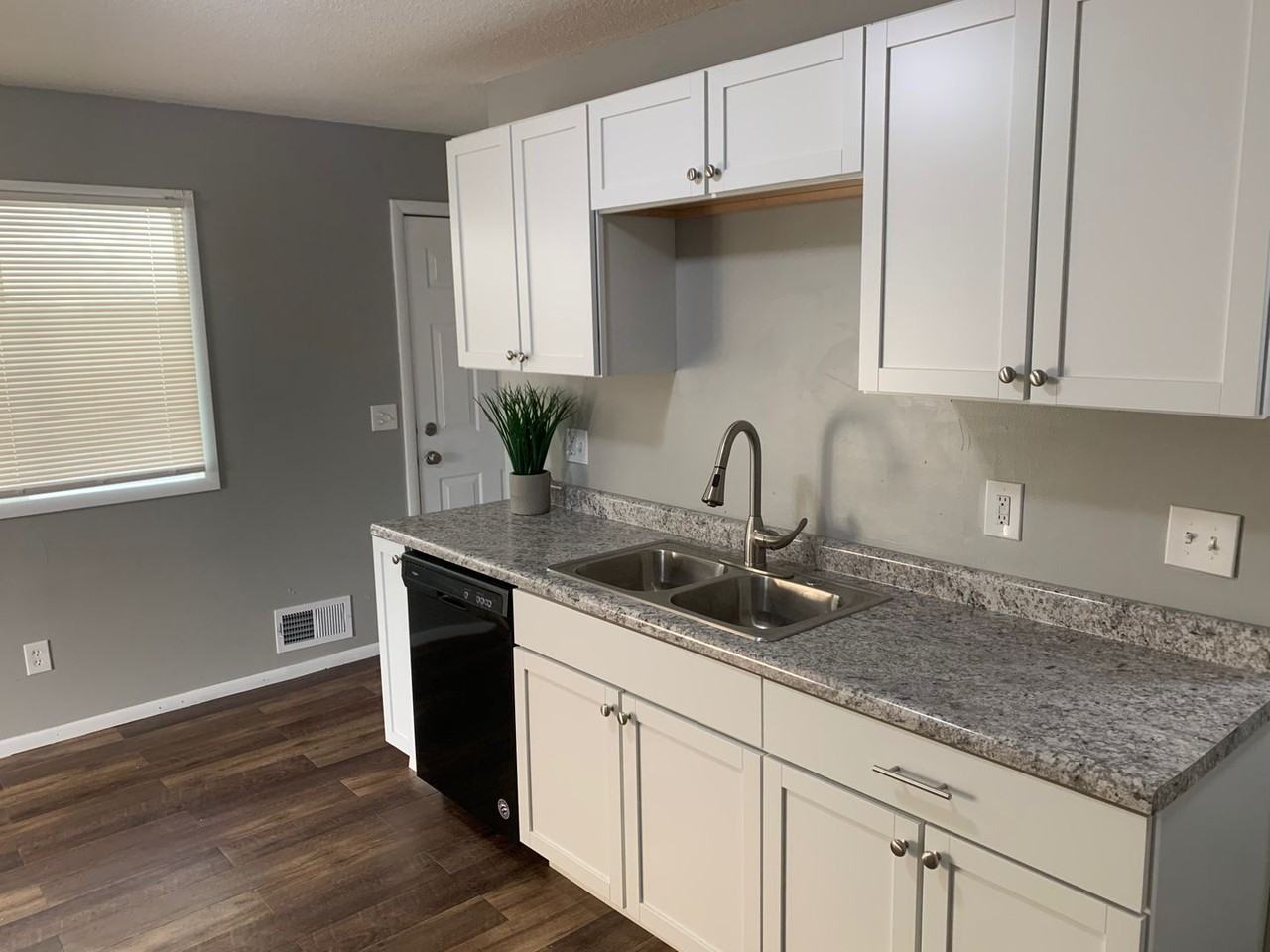 3222 Grimes Ave N - Photo 3 of 7