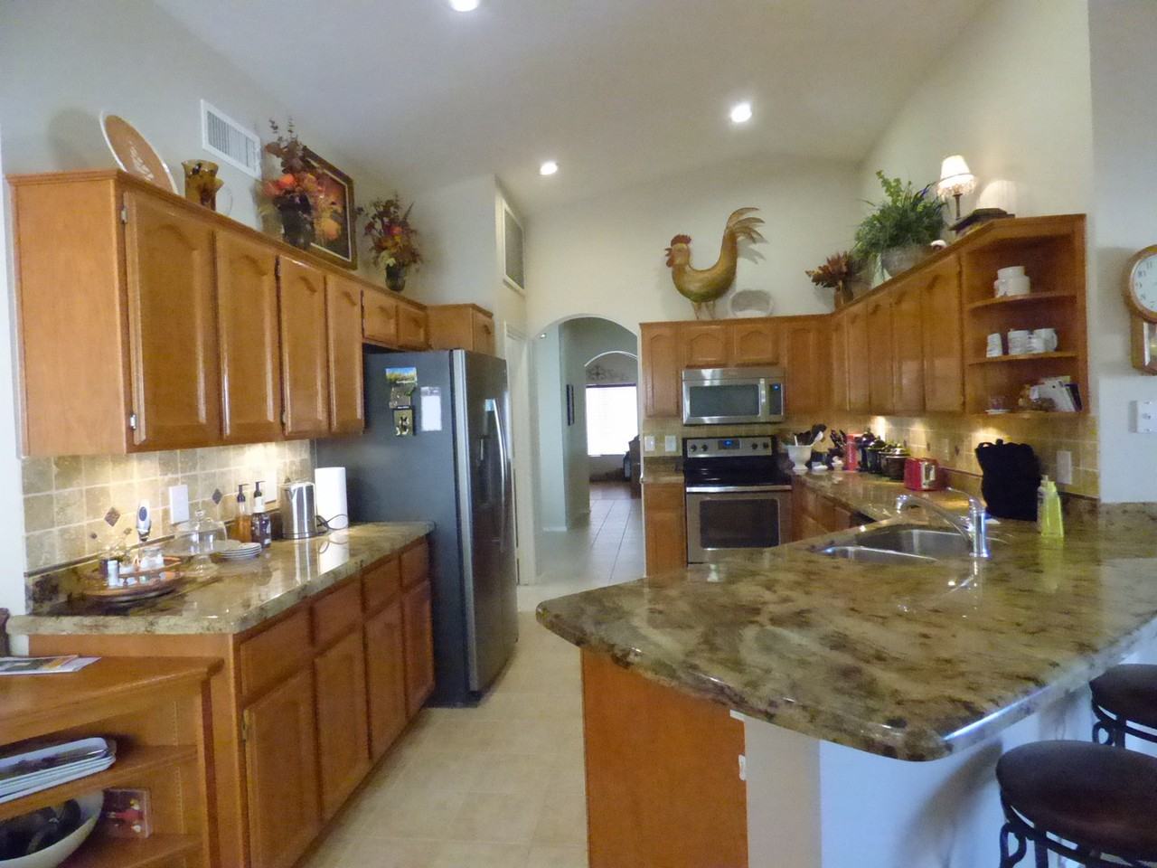 15410 W Amelia Dr - Photo 2 of 34