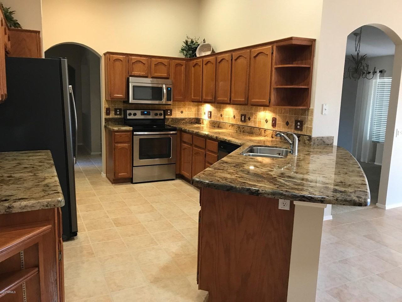 15410 W Amelia Dr - Photo 3 of 34