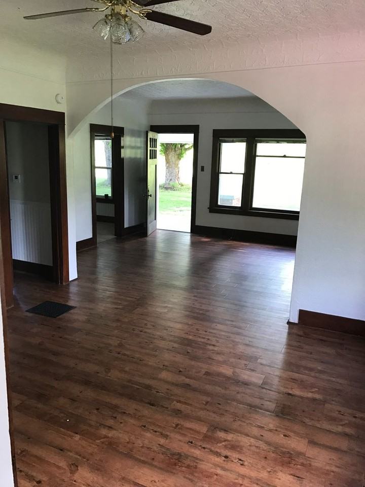 8302 S Hilby Rd - Photo 2 of 16