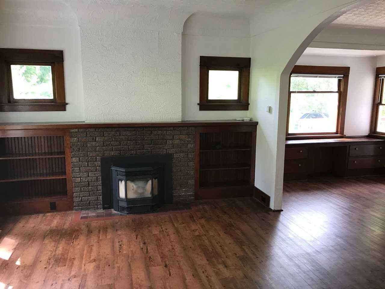 8302 S Hilby Rd - Photo 3 of 16