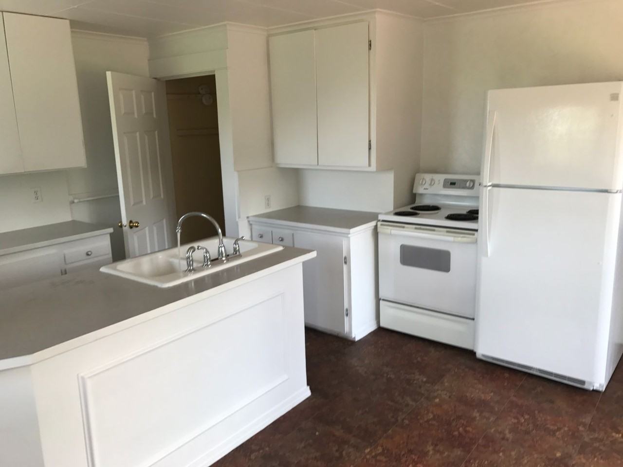 8302 S Hilby Rd - Photo 4 of 16