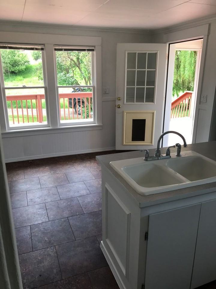 8302 S Hilby Rd - Photo 5 of 16