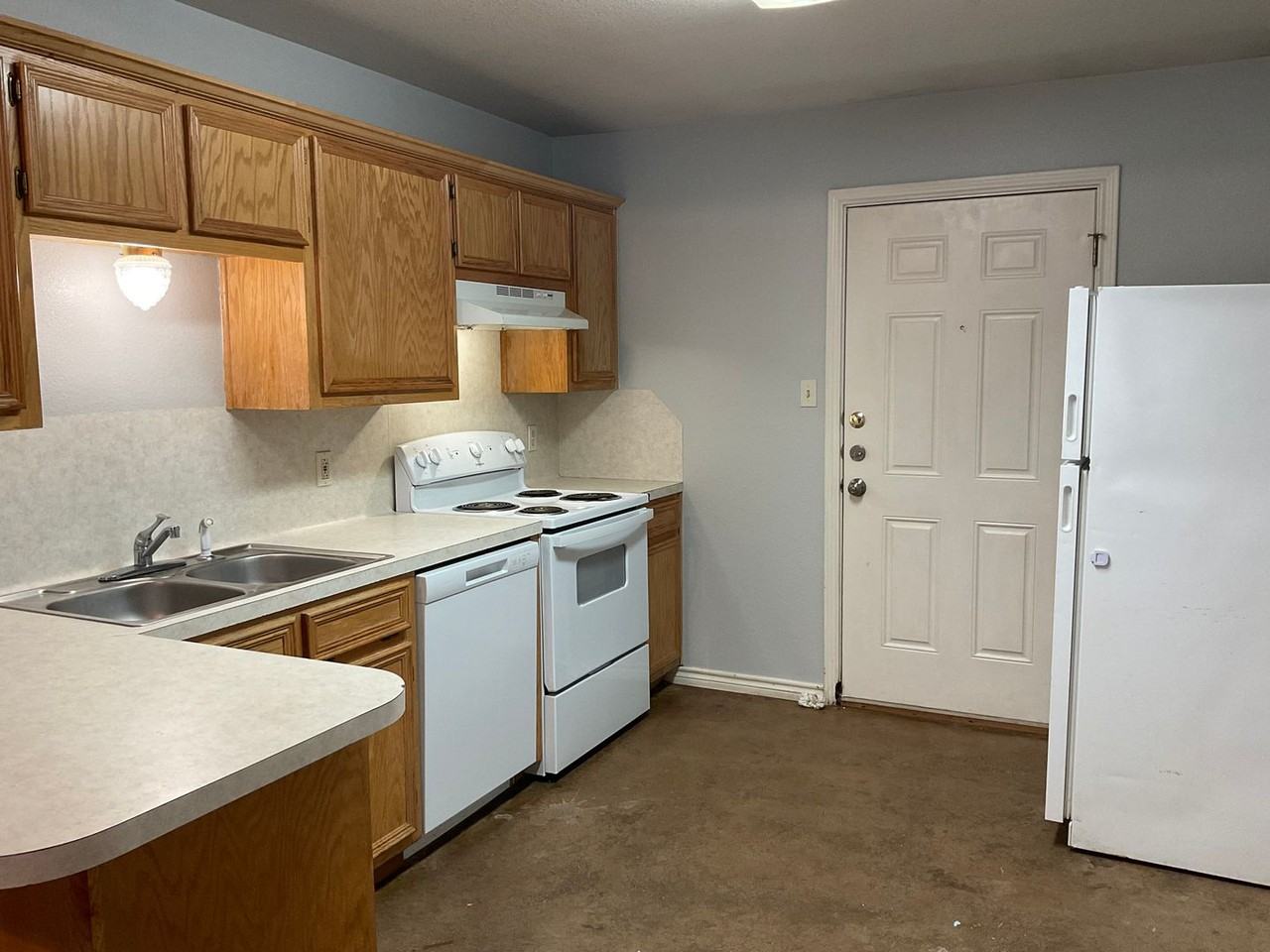 Redwood Duplex - Photo 2 of 13