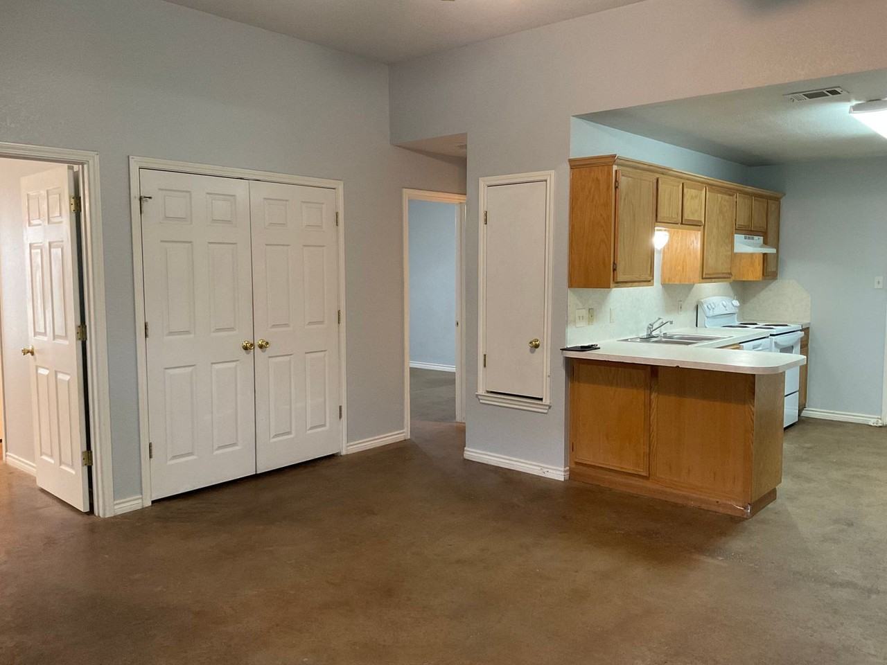 Redwood Duplex - Photo 3 of 13