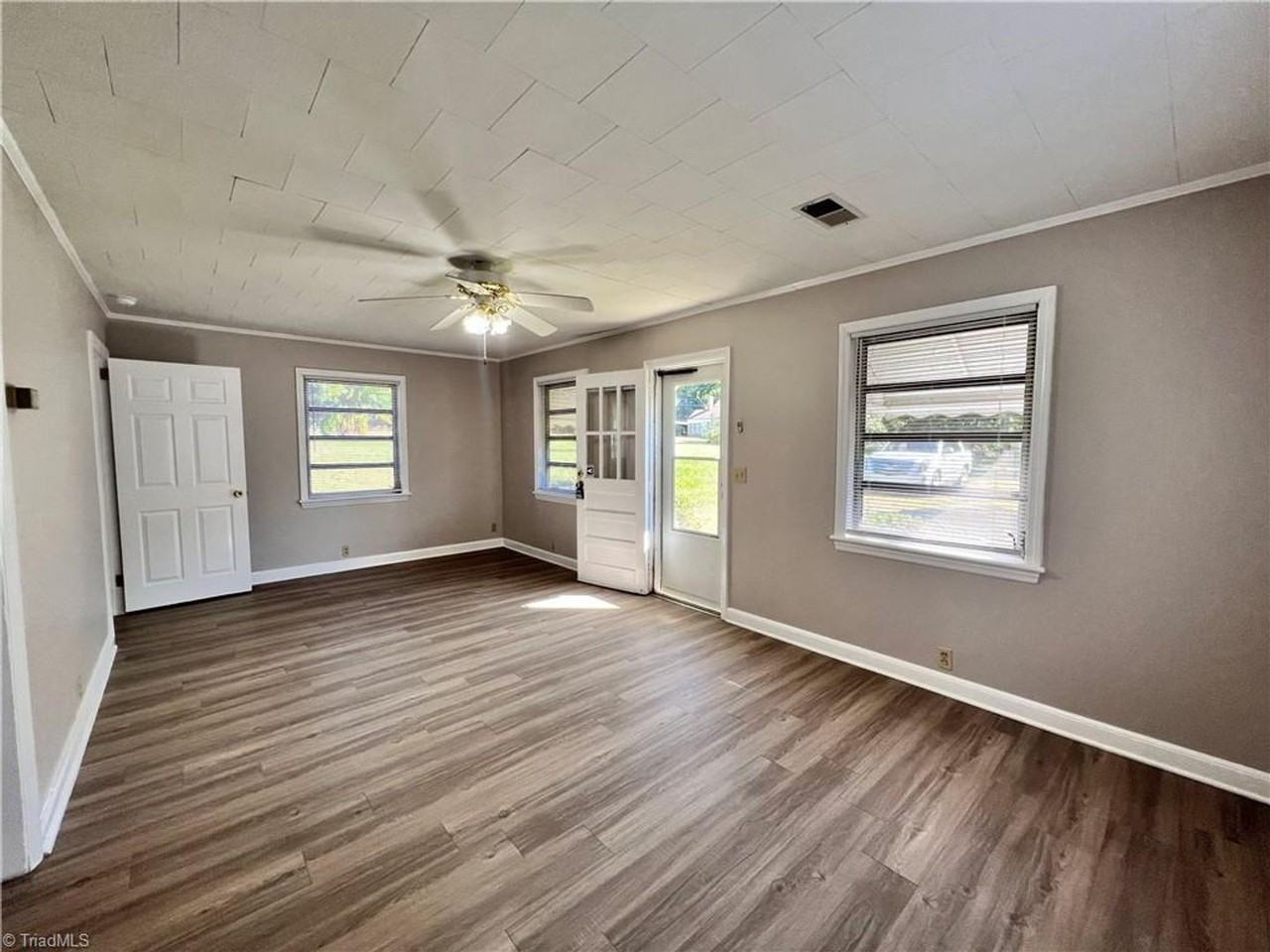 1358 Forest Acres Cir - Photo 3 of 14