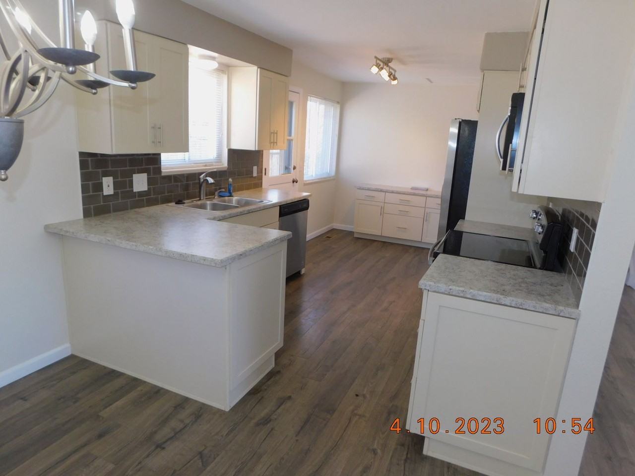 9439 W Burgundy Ave - Photo 2 of 22