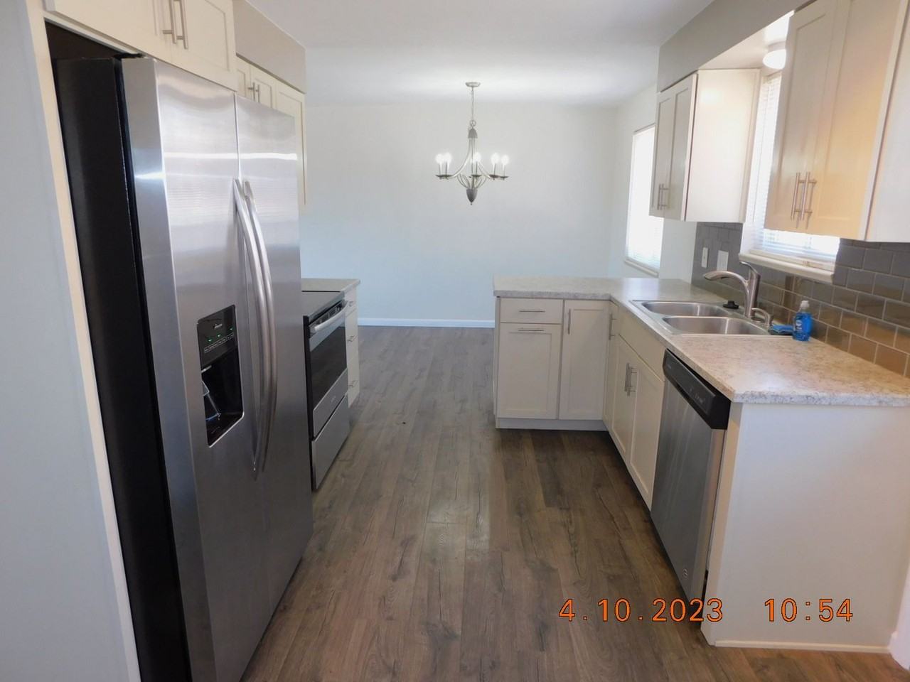 9439 W Burgundy Ave - Photo 4 of 22