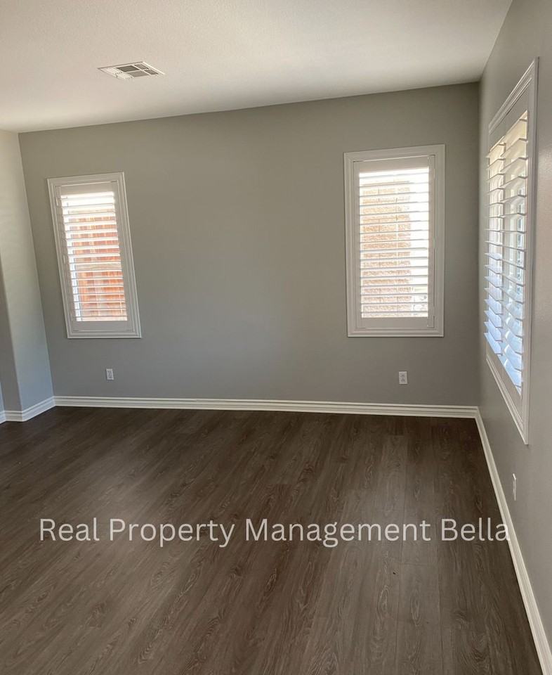 25249 Silverwood Ln - Photo 6 of 32