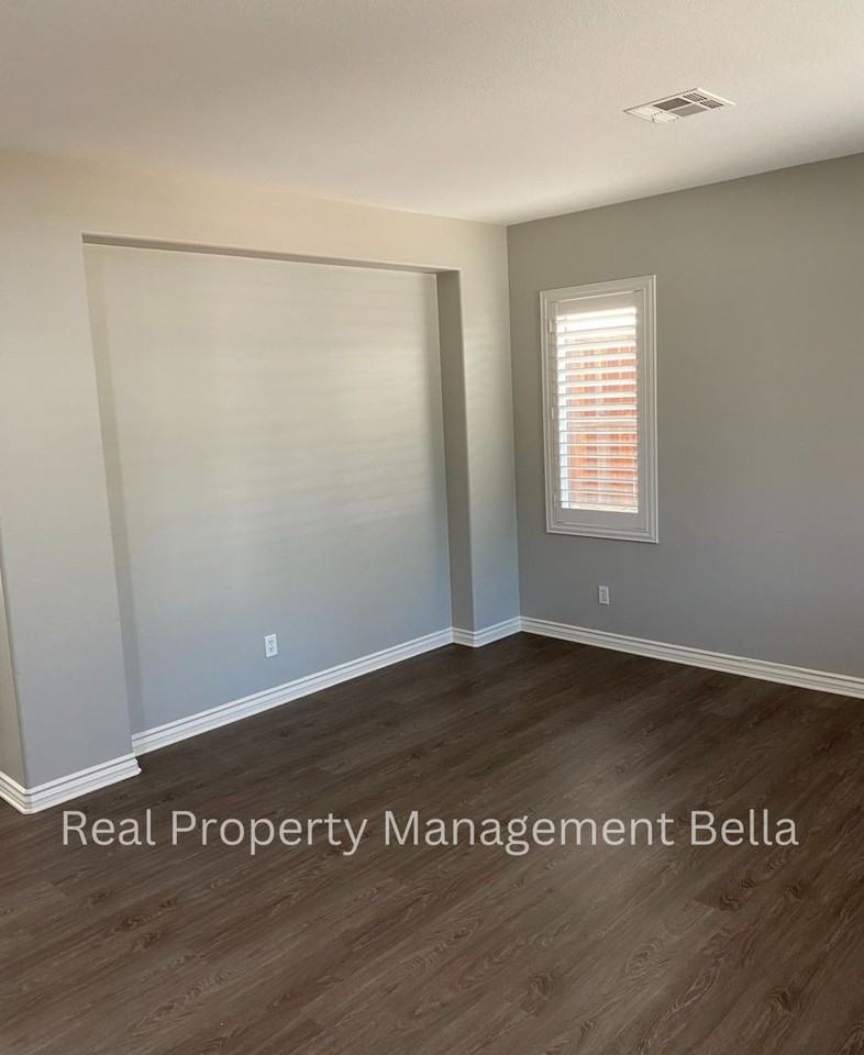 25249 Silverwood Ln - Photo 7 of 32