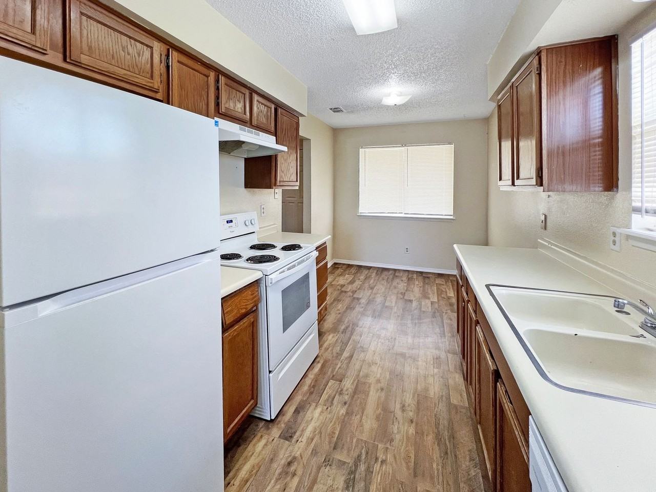 3001 Montgomery St - Photo 3 of 9