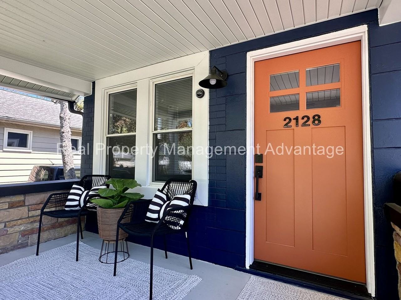 2128 Romeo St - Photo 4 of 23