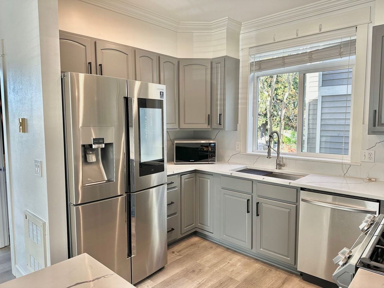 7807 12th Ave Ne #A - Photo 3 of 34