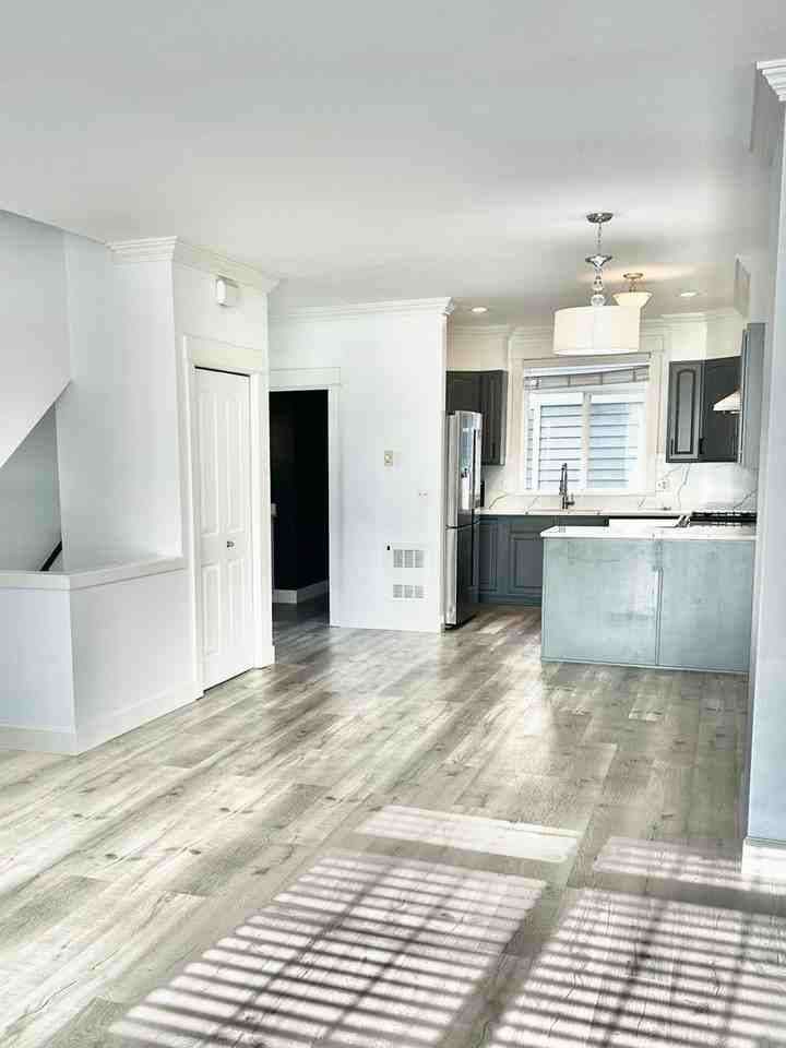 7807 12th Ave Ne #A - Photo 7 of 34