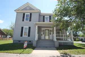 featured image of 504 E Black St