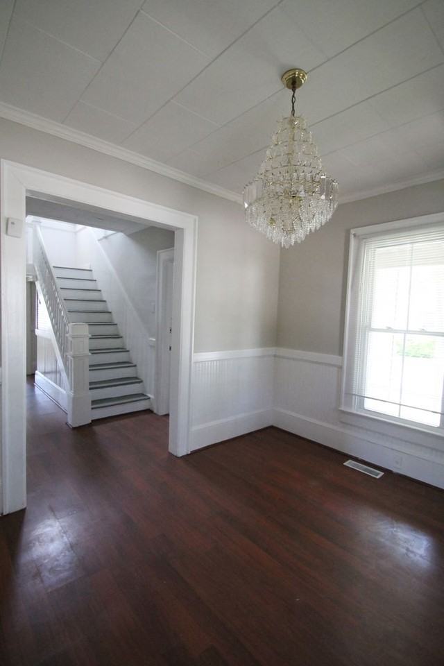 504 East Black Street - Photo 3 of 38