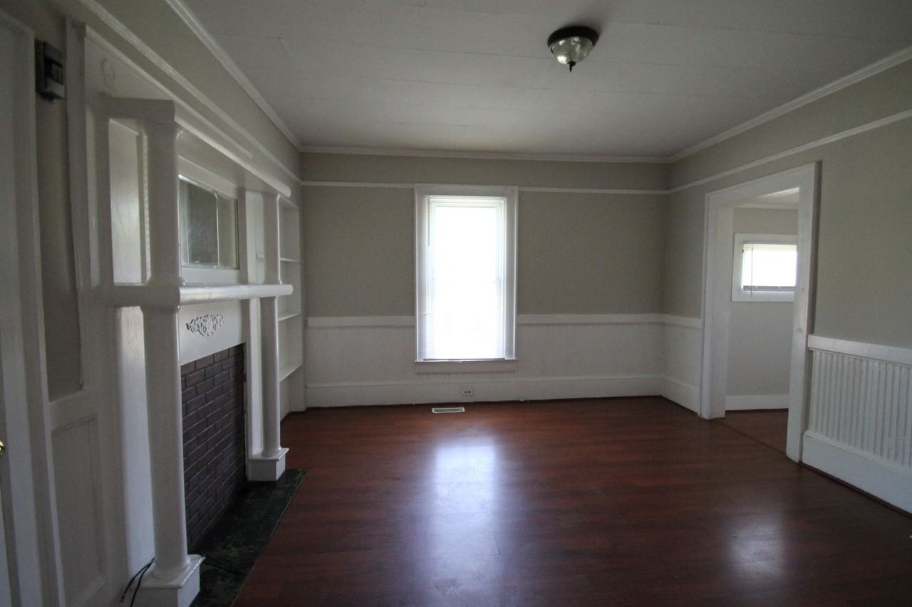 504 East Black Street - Photo 6 of 38