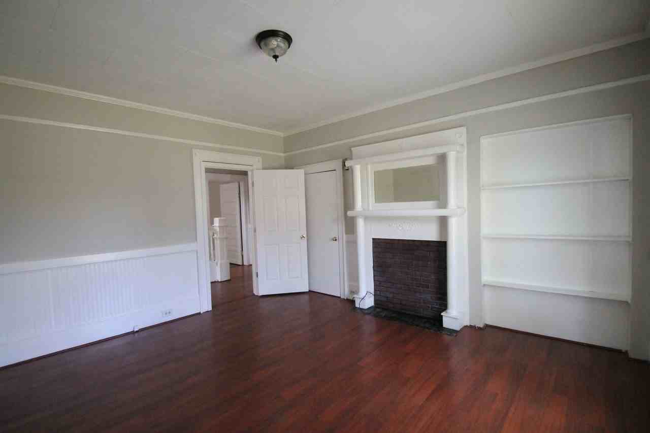 504 East Black Street - Photo 7 of 38