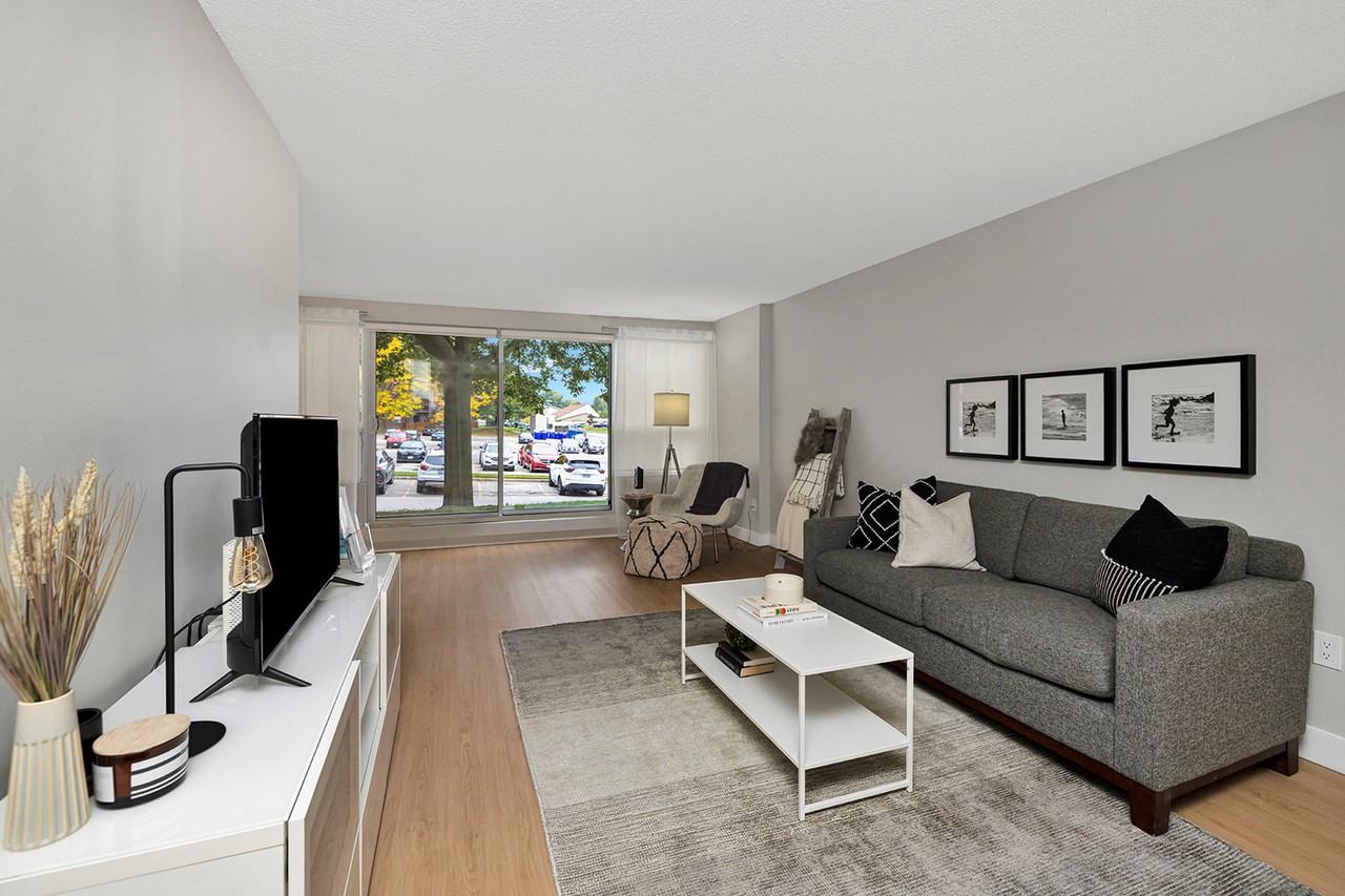 750 Wonderland Road South - Photo 3 of 30