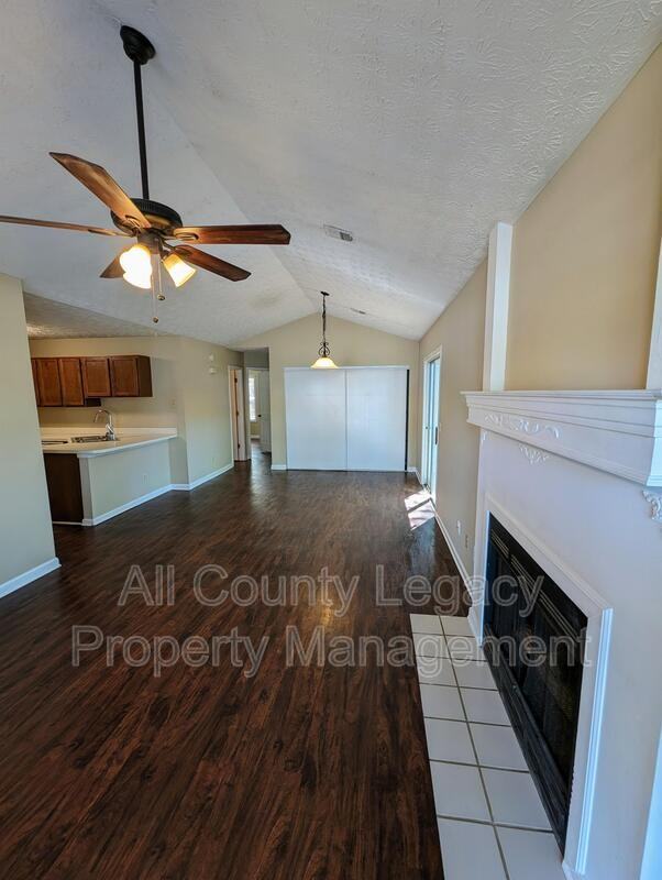 1307 Yorkshire Ln - Photo 2 of 10