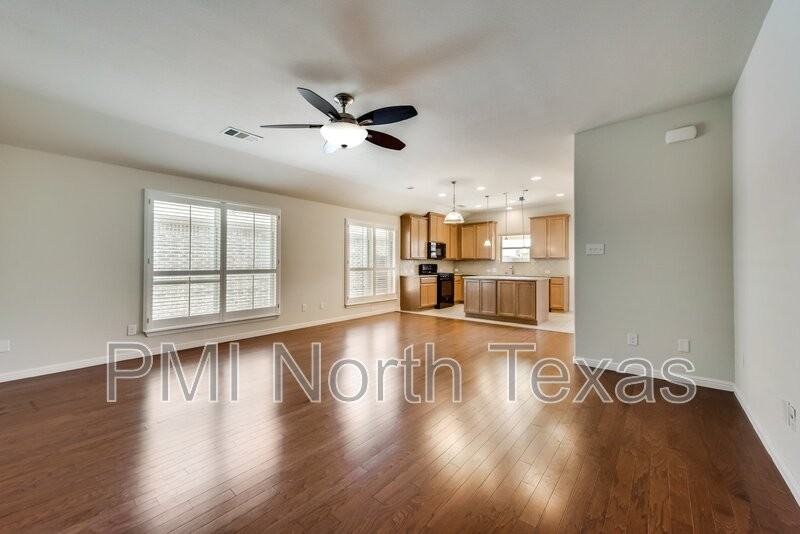 2404 Sun Creek Dr - Photo 7 of 22