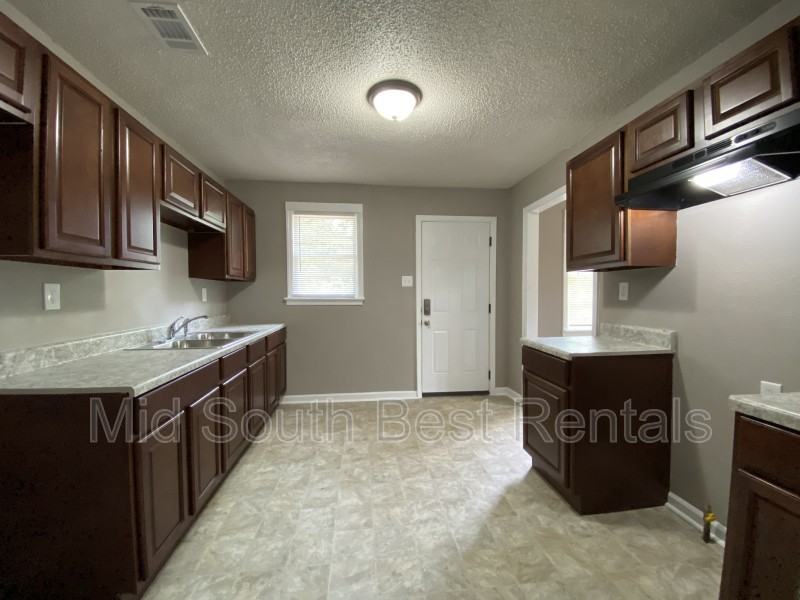 1863 Farrington St - Photo 3 of 8